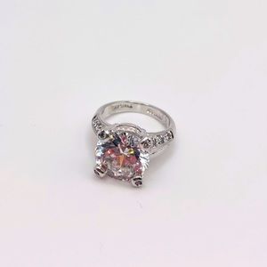 Thailand Sterling silver wedding ring stone: CZ